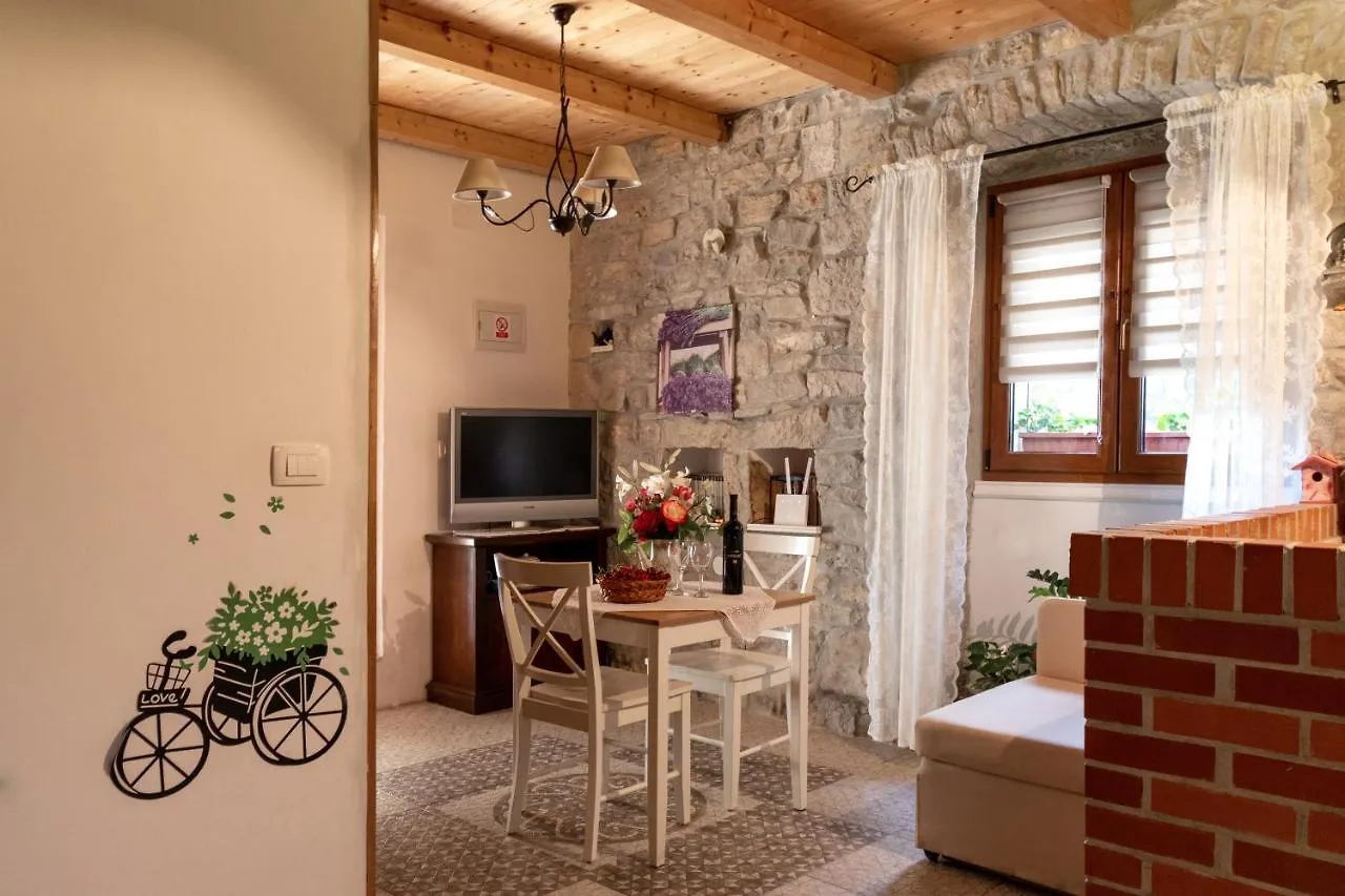 Apartment Tara Kaštela